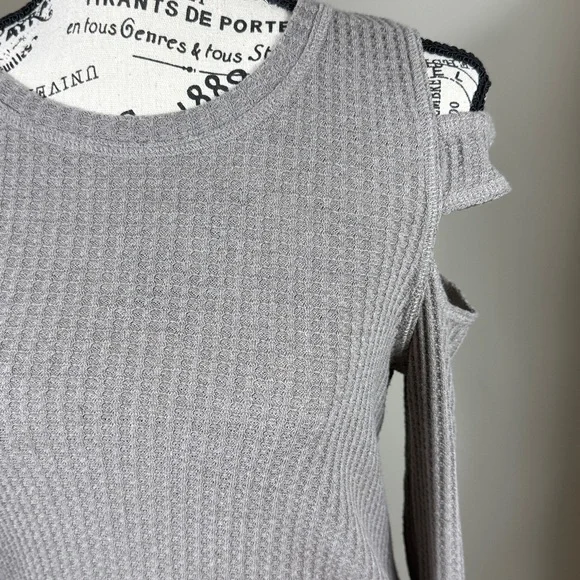 Bear Dance Textured Knit Top - Picture 2 of 7